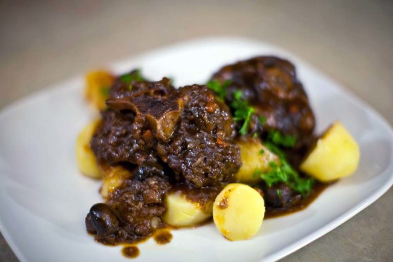 Stewed Oxtails - How to Cook Meat